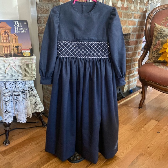 Handmade Hand smocked Girls Dress size 6/7 - Picture 7 of 16